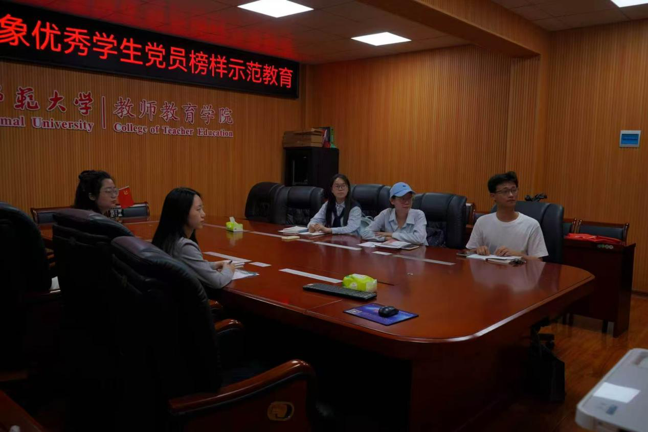 William威廉英国组织开展优秀学生党员榜样示范教育活动